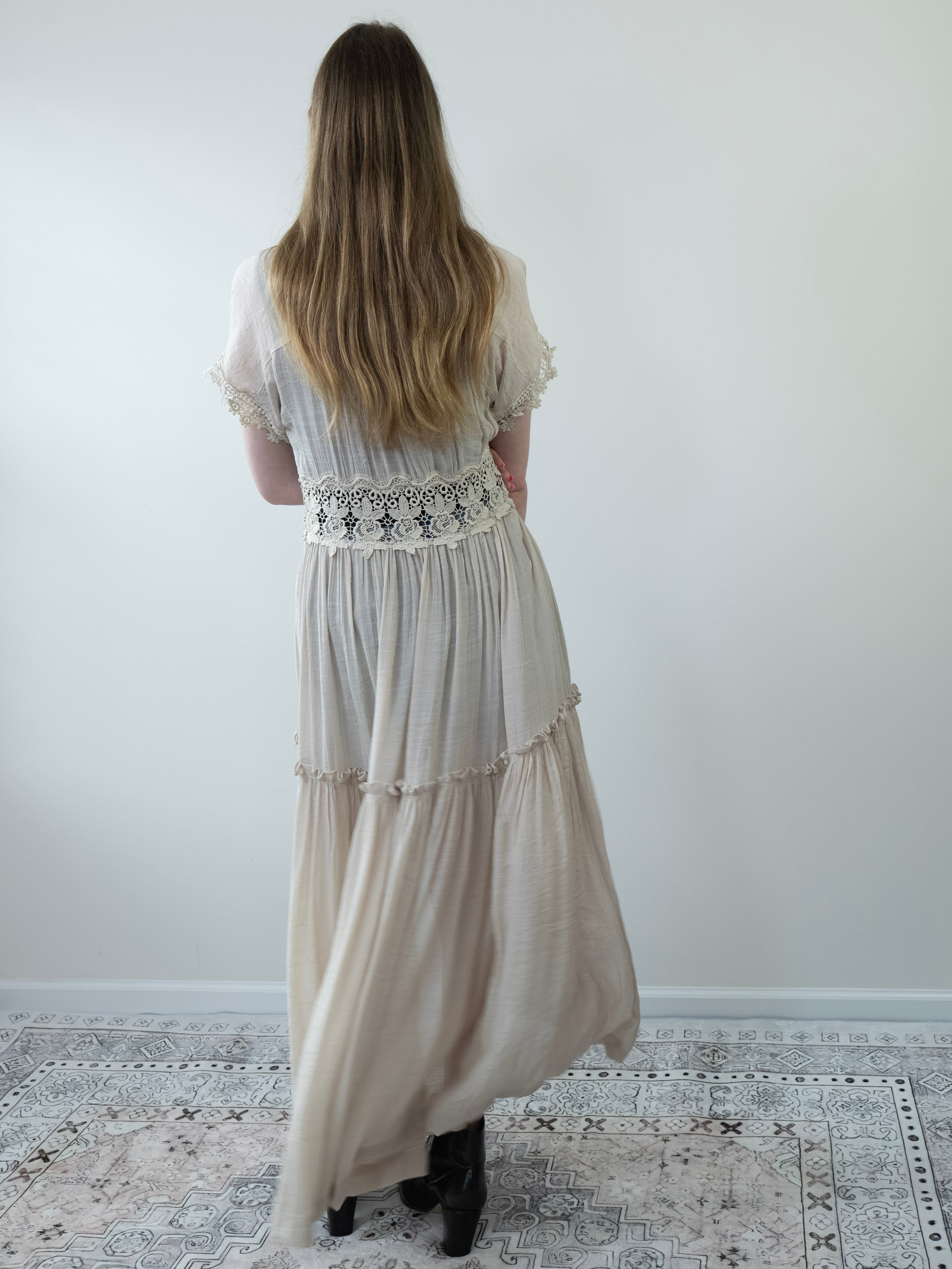 Model wearing Breeze Maxi Duster, back view